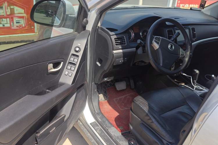 Used SsangYong Korando 2011 2.0T Diesel Two-Wheel Drive Automatic Luxury Navigation Edition