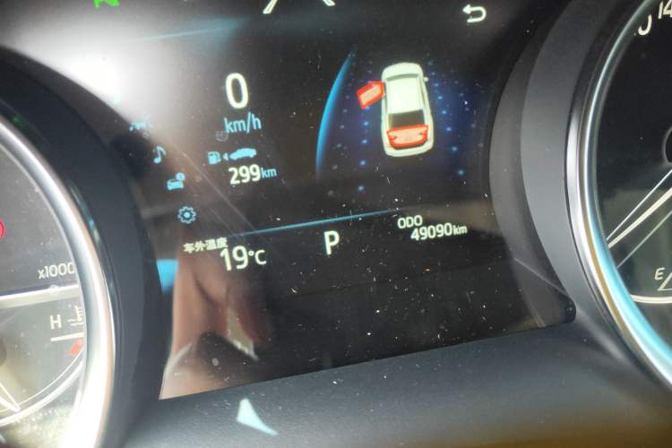 Used Toyota Camry 2021 2.0G Luxury Edition Odometer Close Up