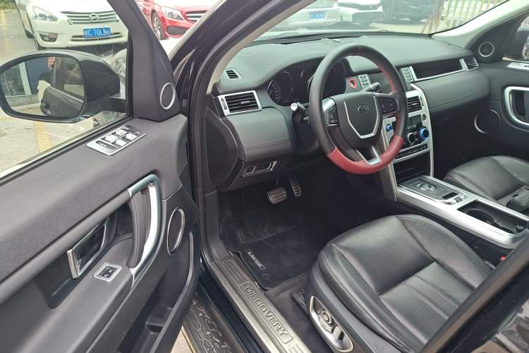 Used Land Rover Discovery Sport 2017 2.0T SE Driver Seat