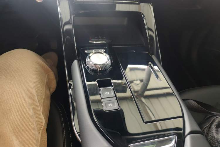 Used Haval H6 2024 1.5T Two-Wheel-Drive Classic Edition Gear Lever