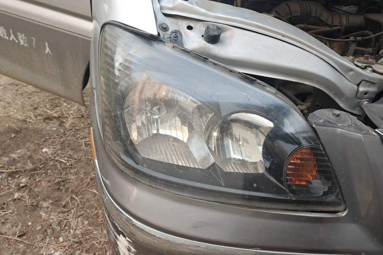 Used FORTHING Lingzhi 2016 V3 1.5L 7-Seater Luxury Model China IV Standard
