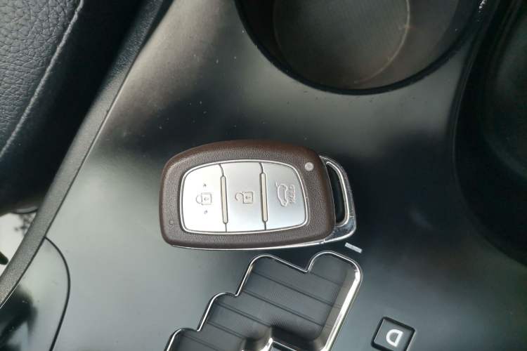 Used Hyundai ix35 2015 2.0L Automatic 2WD Smart Type China IV