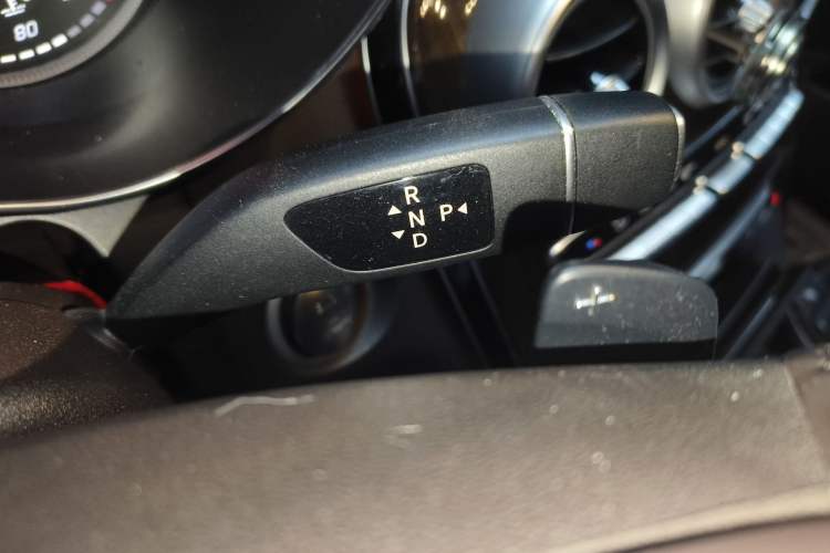 Used Mercedes-Benz GLC 2019 GLC 260 L 4MATIC Dynamic Model Gear Lever