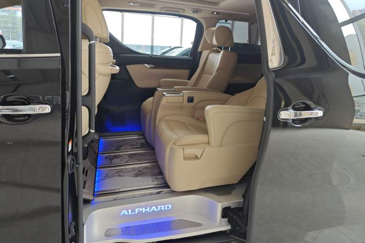 Used Toyota Alphard 2021 Dual-Engine 2.5L Luxury Edition