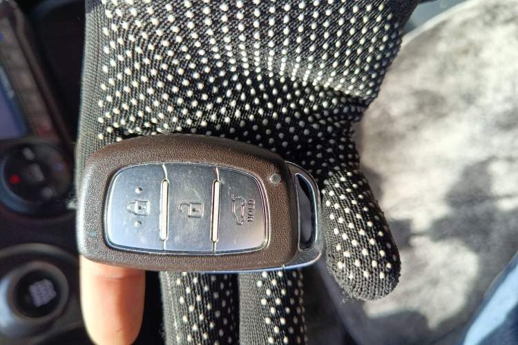 Used Hyundai ix35 2013 2.0L Automatic Two-Wheel Drive Smart GLS China V Standard
