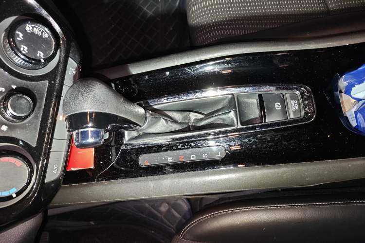 Used Honda Vezel 2015 1.8L CVT 2WD Elite Model
