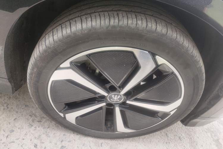 Used BYD Song L EV 2025 Intelligent Driving Version 662 km LiDAR Excellence Edition Right Front Wheel Hub