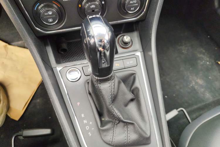 Used Volkswagen Gran Lavida 2017 230TSI DSG Comfort Edition Gear Lever