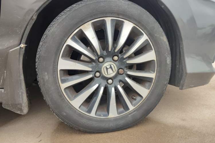 Used Honda Crider 2013 1.8L automatic luxury edition Right Front Wheel Hub