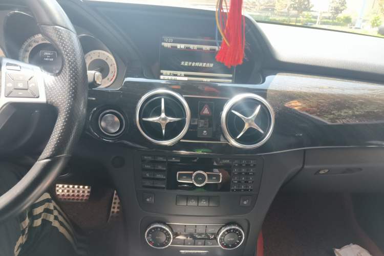 Used Mercedes-Benz GLK-Class 2015 GLK 300 4MATIC Luxury Ultimate Edition Audio And AC Panel