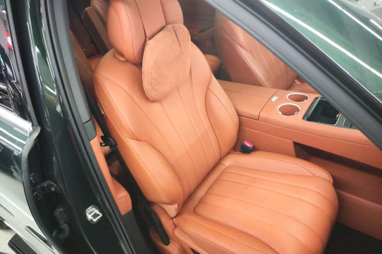 Used Hima AITO M8 2025 Extended-Range Ultra Version 53.4 kWh 6-Seater Edition Right Front Seat