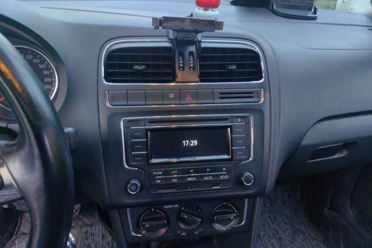 Used Volkswagen Polo 2016 1.6L Automatic Comfort Model Audio And AC Panel