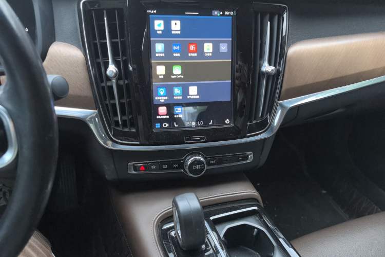 Used Volvo S90 New Energy 2022 Restyled T8 E-Drive Hybrid Zhiyi Luxury Edition Audio And AC Panel