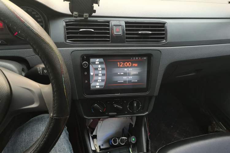 Used Volkswagen Santana 2018 1.5L Manual Fashion Edition Audio And AC Panel