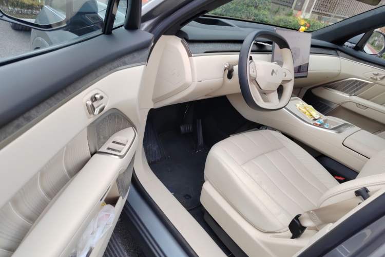 Used ONVO Luxeed L90 2025 Model—Ultra Six-Seater Version
