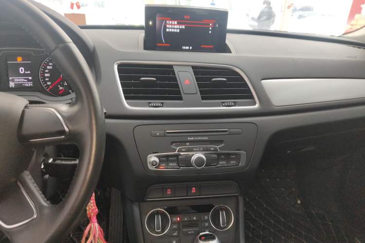 Used Audi Q3 2018 30th Anniversary Edition 30 TFSI Standard Model
