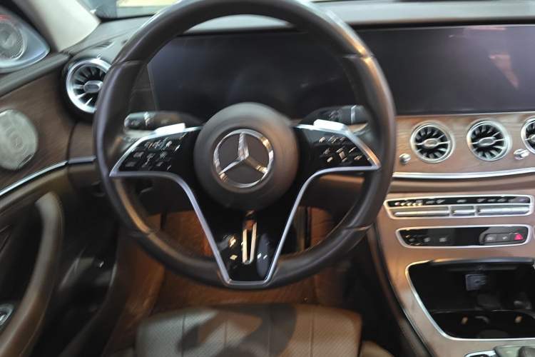 Used Mercedes-Benz E-Class 2023 Facelift E 260 L