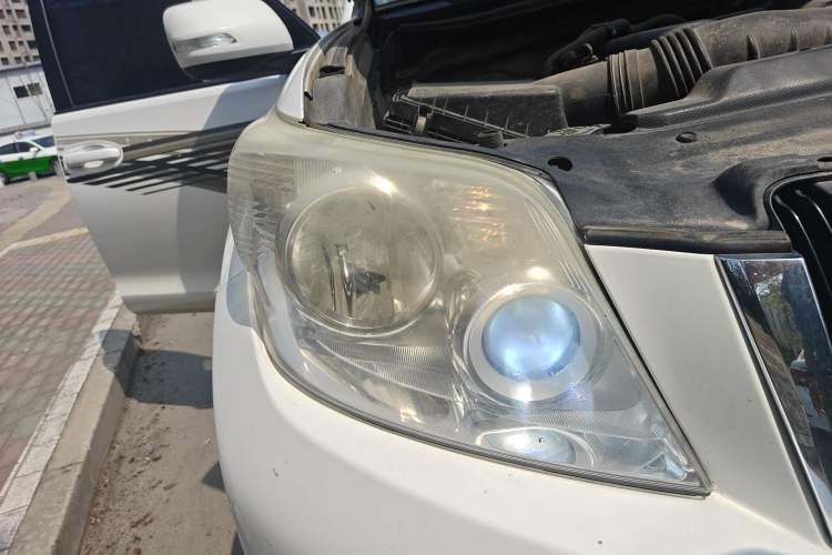 Used Toyota Prado 2010 4.0L Automatic TX-L Right Front Headlight