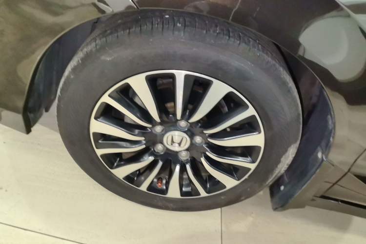 Used Honda Crider 2015 1.8L automatic luxury edition
