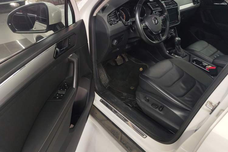 Used Volkswagen Tiguan L 2020 330TSI Automatic Two-Wheel Drive Panoramic Comfort Edition China VI Standard