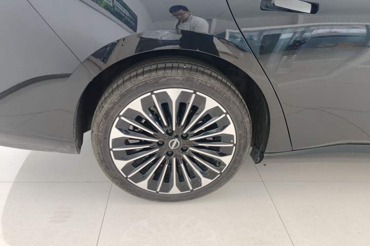 Used Nissan N7 2025 510 Pro Exterior 5