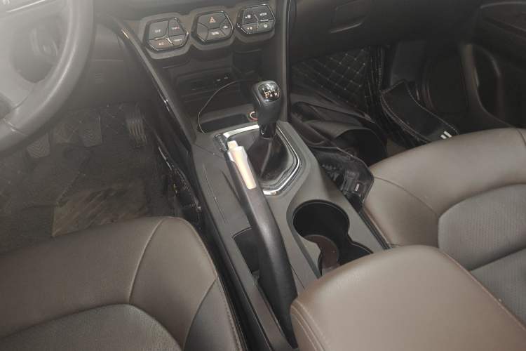 Used GAC Trumpchi GS4 2017 235T Manual Two-Wheel Drive Luxury Edition Gear Lever