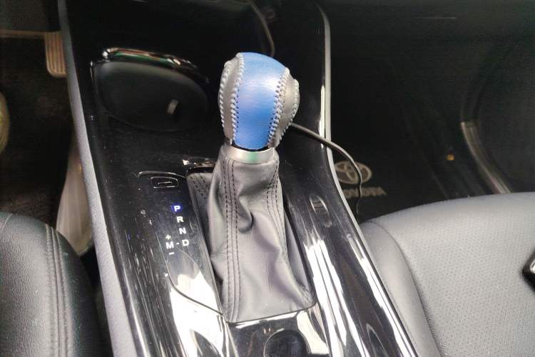 Used Toyota C-HR 2018 2.0L Flagship Sunroof Version China V Standard