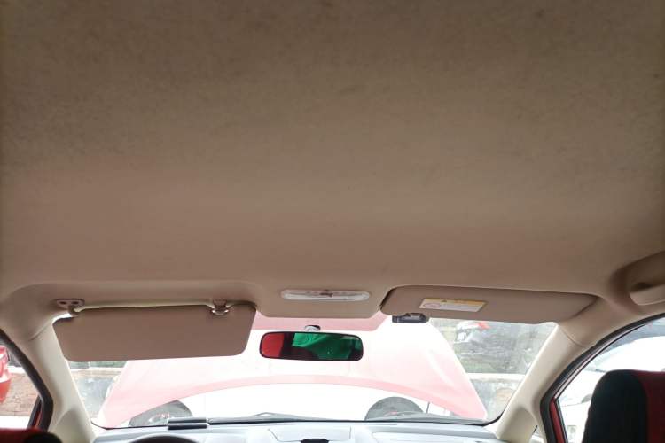 Used Venucia R50 2013 1.6L Manual Fashion Edition