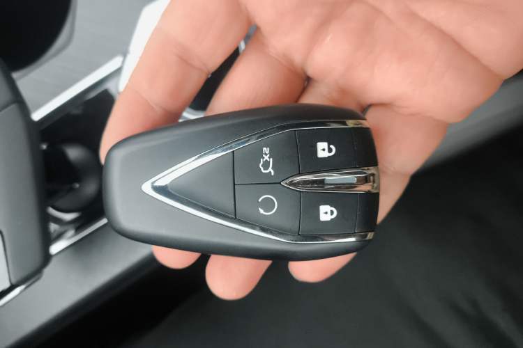 Used Changan UNI-V iDD 2024 Blue Whale Smart Electric iDD 136km ZhiKu Model