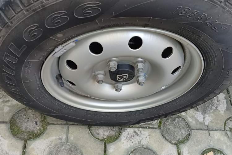 Used Chana Ruixing EM60 2025 Passenger Version Comfort Edition 6 Seats 300 km Range Side-Hinged Doors
