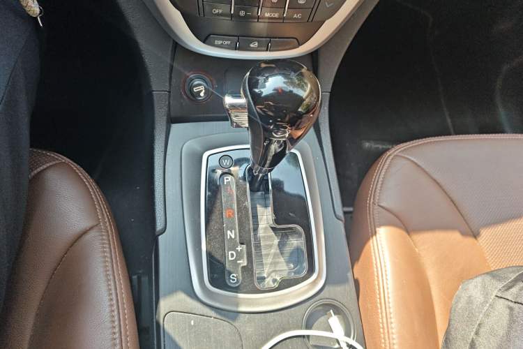 Used GAC Trumpchi GS5 2013 1.8T Automatic Two-Wheel Drive Elite Edition Gear Lever