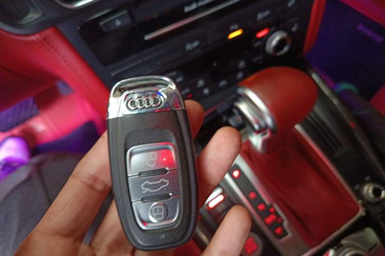 Used Audi Q5 2017 40 TFSI Comfort Model Vehicle Key