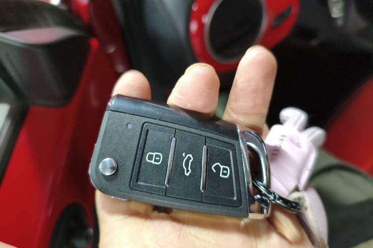 Used Volkswagen Beetle 2015 180TSI model
