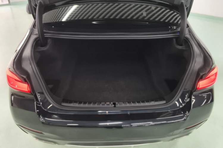 Used BMW 5 Series 2022 Second Facelift 525Li M Sport Package