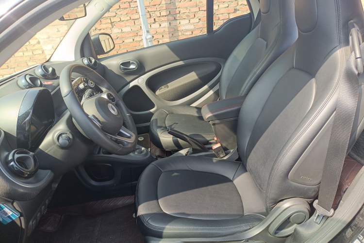 Used smart fortwo 2019 0.9T 66kW Hardtop Wind Power Edition China VI Left Front Seat