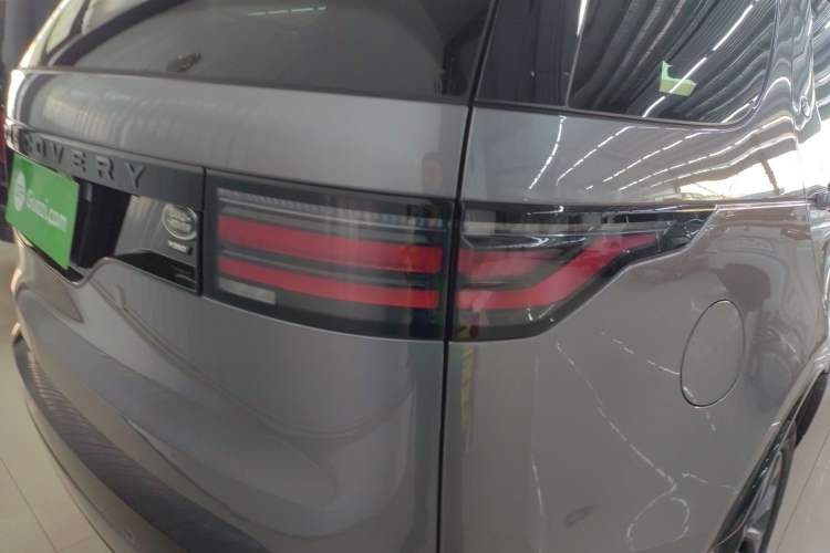 Used Land Rover Discovery 2023 Revised Version 360 PS R-Dynamic S