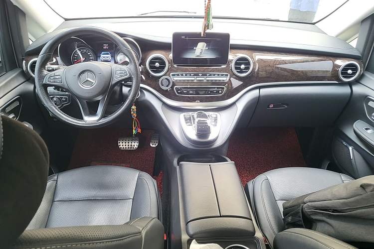 Used Mercedes-Benz V-Class 2018 V 260 L Prestige Extended Version China VI Center Console