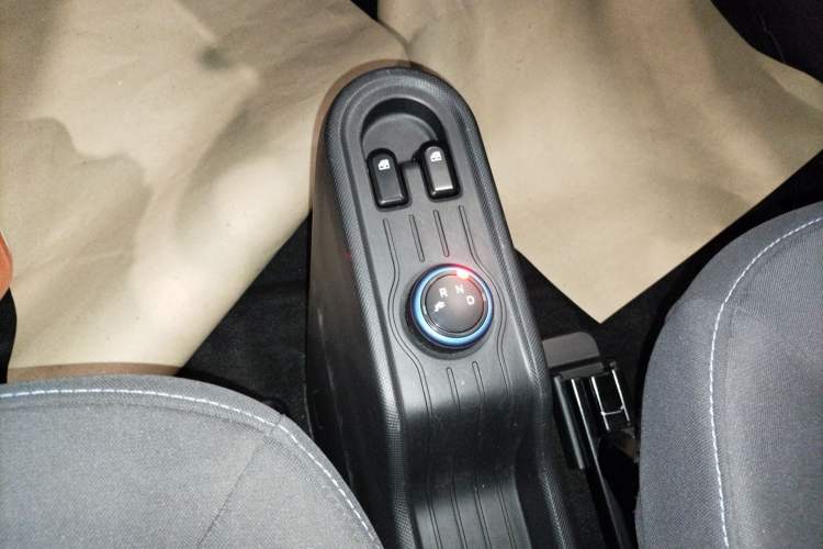 Used Wuling Hongguang MINIEV 2020 Zizai Version Lithium-NMC Gear Lever