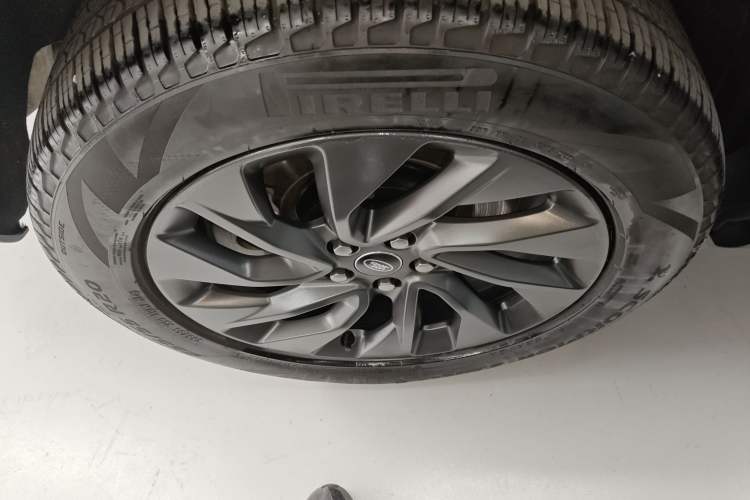 Used Land Rover Discovery 2023 Revised Version 360 PS R-Dynamic S