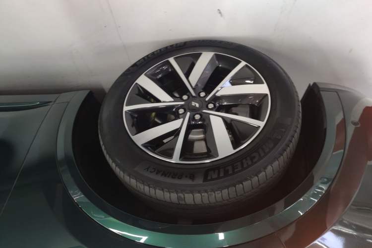 Used Li Auto L8 2023 Pro Model Exterior 4