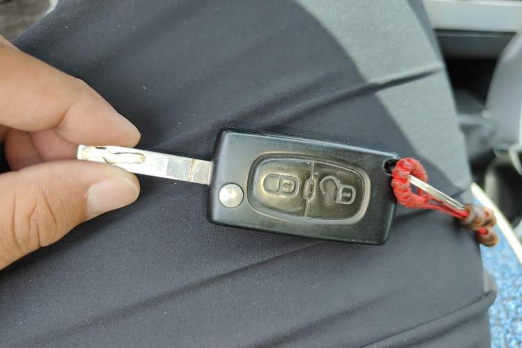 Used Peugeot 307 2013 1.6L Manual CROSS