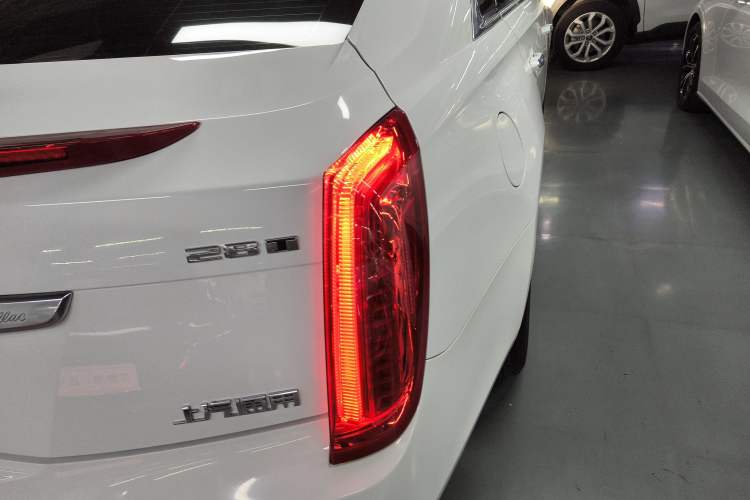 Used Cadillac XTS 2017 28T Tech Edition Right Rear Taillight