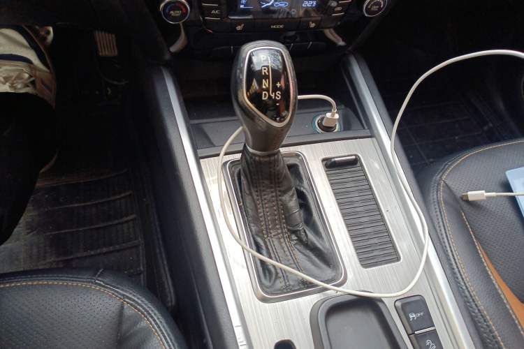 Used Geely Auto Vision X6 2016 1.3T CVT Flagship Model Gear Lever