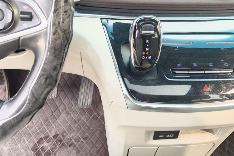 Used Buick GL8 2020 Land Business Class 652T Luxury Model
