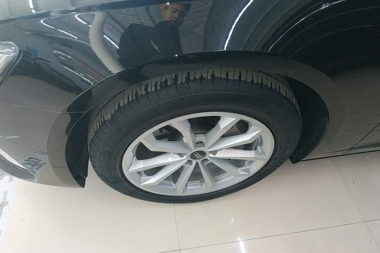 Used Audi A6L 2023 Revised 40 TFSI Luxury Prestige Edition Left Front Wheel Hub