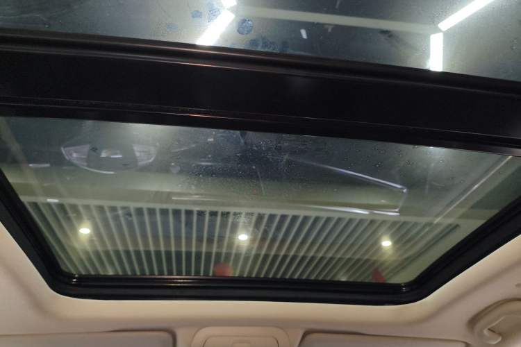 Used Cadillac XT5 2018 25T Luxury Model Headliner