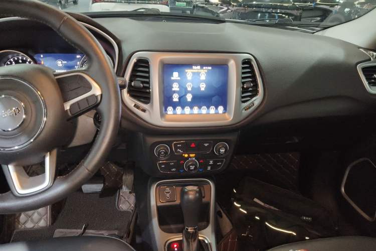 Used Jeep Compass 2019 200T Automatic Family Edition - Connected Large Screen Version
