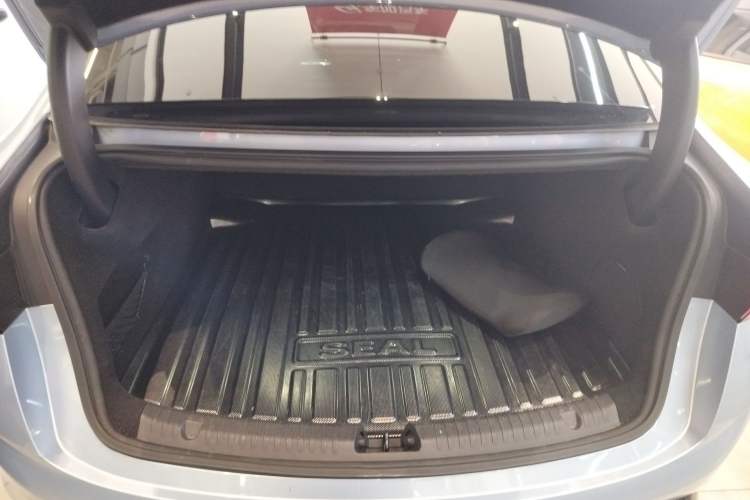 Used BYD Seal 2022 700 km Long-Range Rear-Wheel-Drive Version Trunk