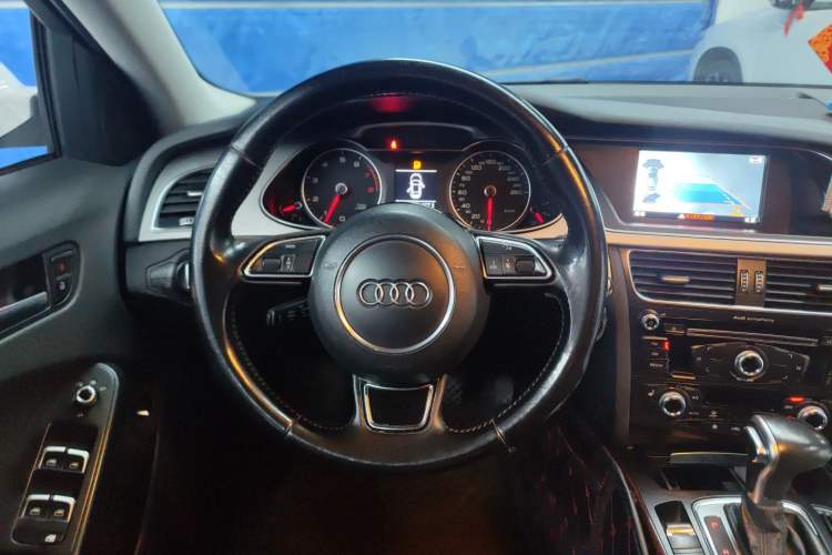 Used Audi A4L 2015 35 TFSI Automatic Comfort Model Steering Wheel