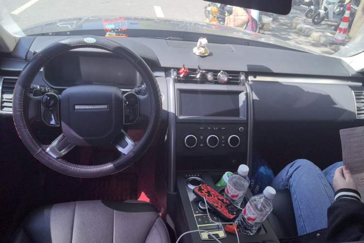 Used Land Rover Discovery 2020 3.0 SC V6 30th Anniversary Special Edition Center Console